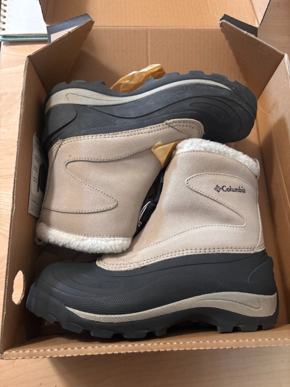 BNIB Columbia Tan and Grey Snow Boots - Picture 2 of 8
